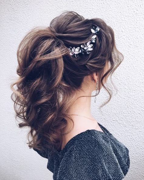 ponytail hairstyles ,puff ponytail wedding hairstyle #weddinghair #ponytails #wedding #hairstyles #ponytail #weddinghairstyles Formal Ponytail, Diy Ponytail, Puff Ponytail, Sanggul Modern, Beehive Hair, Messy Ponytail, Daily Hairstyles, Wedding Hair Inspiration, Wedding Hair Down