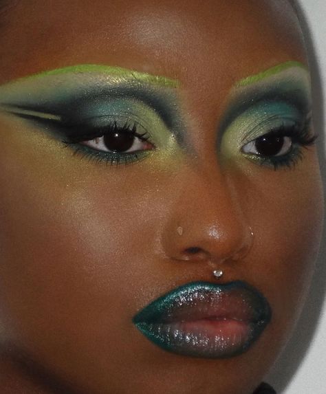 Lip Ideas, Green Eyeshadow Look, Material Gworl, Angel Makeup, Green Lipstick, Makeup 101, Pride Makeup, Magical Makeup, My Muse