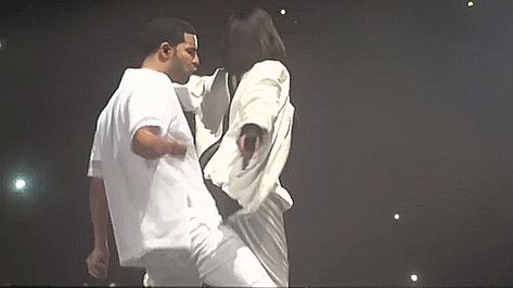 Rihanna is shaking ass with Drake at the concert. GIF I love how she is dancing. Drake Gif, Rihanna And Drake, Drake Concert, Rihanna Photos, Animal Control, Cute Photos, Good Mood, Large Dogs, Rihanna