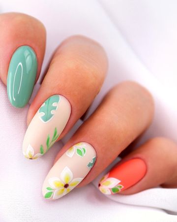 Beach Vacation Nails 2024: Chic Manicure Trends to Rock This Season Vacation Nail Colors, Beach Vacation Nails, Watermelon And Strawberry, Vacation Nails Beach, Festive Holiday Nails, Birthday Nail Designs, Chic Manicure, Chic Nail Art, Fun Nail Colors