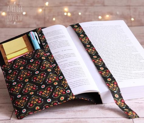 Book Cover Diy Fabric, Sew A Book Cover, Diy Bible Cover Pattern, Adjustable Book Cover Pattern, Sewn Book Cover, Book Cover Sewing Pattern, Sewing Book Cover, Book Cover Pattern, Book Cover Fabric