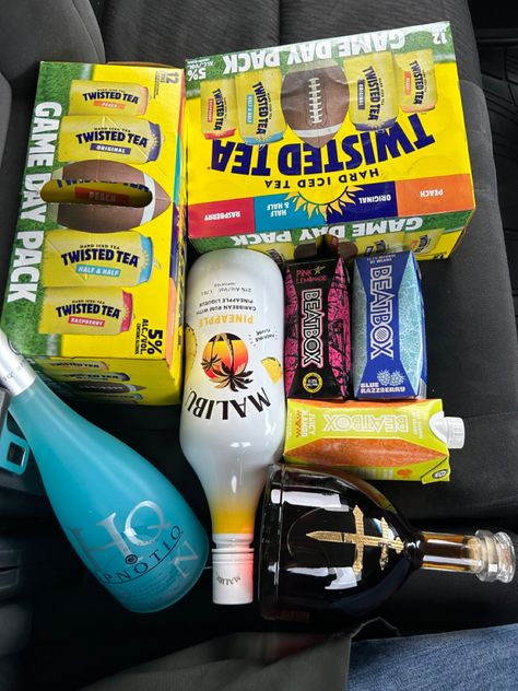 Party Drinks Alcohol Aesthetic, Drinking Party Ideas, Acholol Aesthetic, Impulsive Ideas, Mini Alcohol Bottles, Pretty Alcoholic Drinks, Fun Drinking Games, Twisted Tea, Birthday Ideas For Her