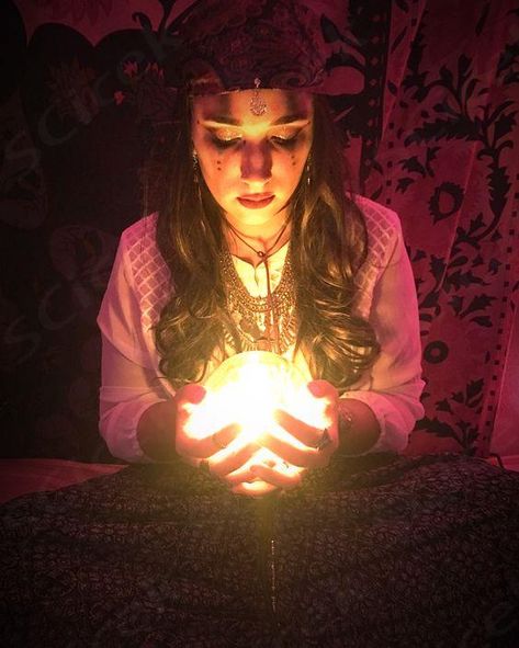 Fortune Teller Costume Fortune Teller Pose Reference, Fortune Teller Photoshoot, Fortune Teller Aesthetic, Drag Brunch, Fortune Teller Costume, Creepy Witch, Spooky Ideas, Circus Aesthetic, Inktober 2024