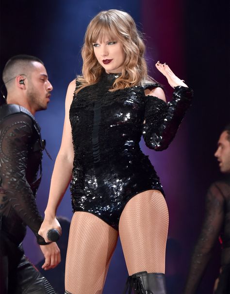 Taylor Swift Gave Supportive Boyfriend Joe Alwyn a Cute Shout-out on Tour Opening Night Concert Taylor Swift, Style Taylor Swift, Taylor Swift Fotos, Miss Americana, Taylor Swift Tour Outfits, Swift Tour, Estilo Taylor Swift, Taylor Swift Posters, Swift Photo