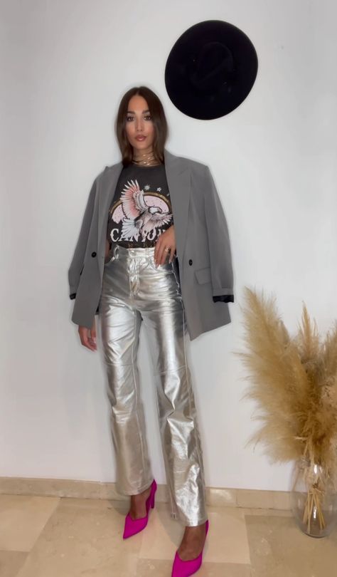 Metallic Joggers Outfit, Colorful Holiday Outfit, Silver Metallic Trousers Outfit, Foil Pants Outfit, Silver Pants Outfit Night, 30th Birthday Outfit For Women, Pink Metallic Pants Outfit, Vegas In February Outfits, Birthday Style Outfits