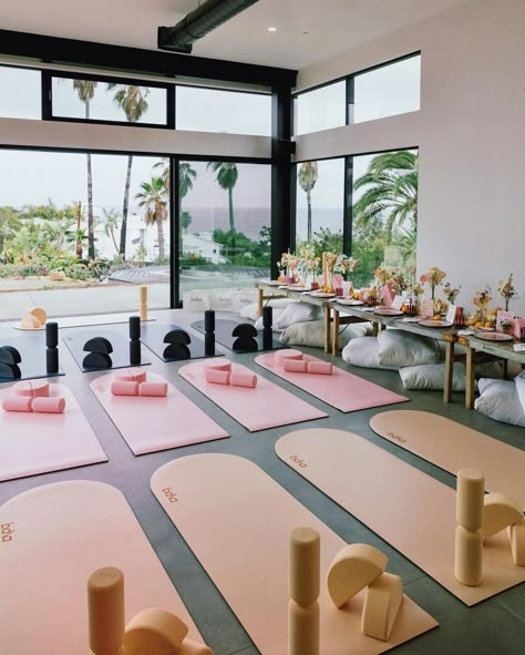 Beautiful 🤝 Functional Yoga Event, Wellness Event, Hot Pilates, Barre Studio, San Myshuno, Studio Pilates, Yoga Studio Design, Wellness Studio, Pilates Mat