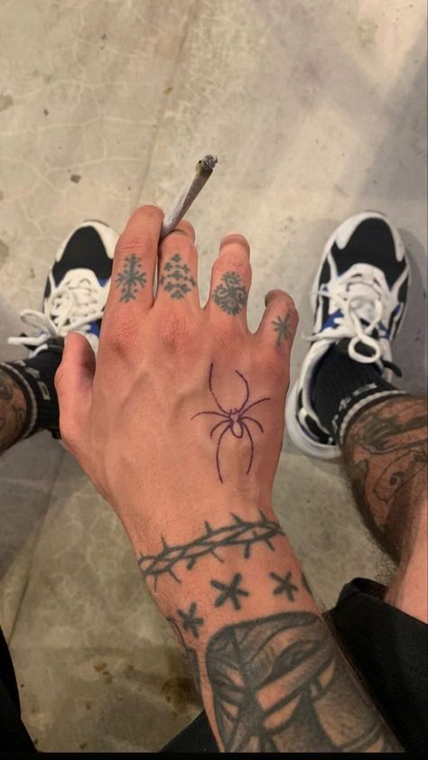 Small Men Hand Tattoos, Tatoos Men Hand, Mini Tattoos Men, Small Hand Tattoos For Guys, 1998 Tattoo, Simple Tattoos For Guys, Grunge Tattoo, Hand And Finger Tattoos, Sharpie Tattoos