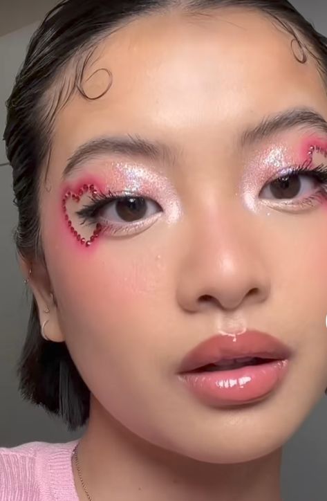 Lovecore Makeup Aesthetic, Red Heart Makeup Look, Pink Heart Makeup Look, Enhypen Closet, Pink Heart Eye Makeup, Heart Blush Makeup, Hearts Makeup Look, Cupid Makeup Looks, Lovecore Makeup