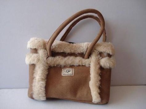 ugg bag! WANT Ugg Purse, Ugg Purses, Ugg Bag, Waterproof Uggs, Dream Bags, Hand Paint, Diy Bag, Spring Summer Outfits, Pink Bag