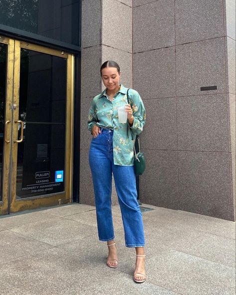 Silk Blouse Jeans Outfit, Floral Silk Shirt Outfit, Satin Blouse And Jeans Outfit, Zara Blouse Outfit, Royalty Dress Aesthetic, Jeans And Blouse Outfit, Vintage Blouse Outfit, Blouse Outfit Ideas, Satin Shirt Outfit