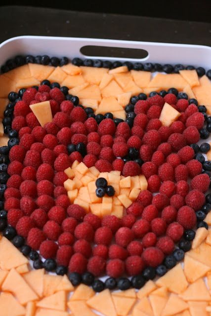 Teddy Bear Fruit platter Teddy Bears Picnic Food, Teddy Bear Picnic Birthday Party, Teddy Bear Birthday Party, Platter Ideas, Bear Baby Shower Theme, Picnic Birthday Party, Bear Recipes, Teddy Bear Party, Teddy Bear Theme