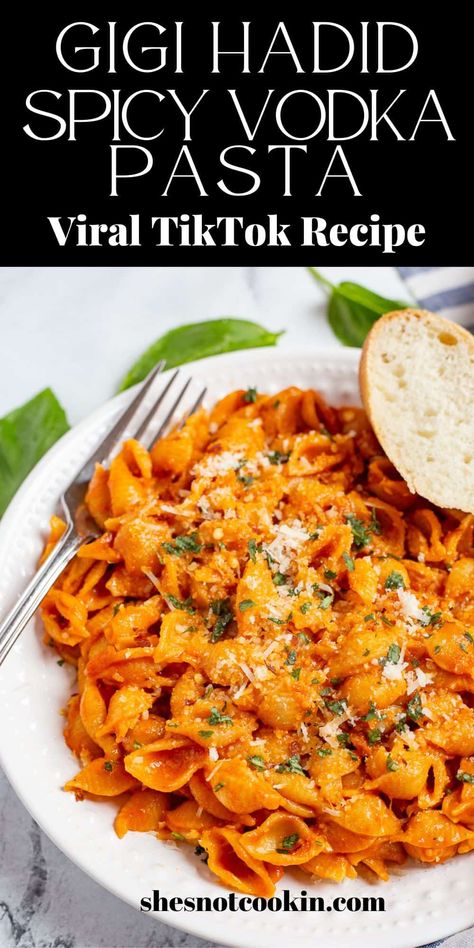 Make this easy viral TikTok recipe by following simple step-by-step instructions. This easy dinner recipe is sure to become a family favorite! Viral Tik Tok Recipes, Hunting Snacks, Hadid Pasta Recipe, Gigi Hadid Pasta Recipe, Gigi Pasta, Fusion Foods, Nice Meals, Spicy Vodka Pasta, Gigi Hadid Pasta