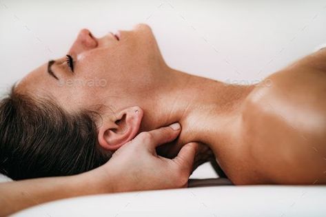 Massage Images, Massage Pictures, Sports Massage Therapy, Massage Therapy Business, Massage Therapy Techniques, Sports Therapy, Massage Business, Shoulder Massage, Muscle Anatomy