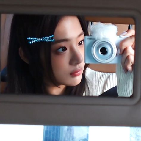 newjeans nwjns kim minji 4th gen leaders pretty update Y2k Blue Aesthetic, Newjeans Aesthetic, Y2k Icons, Minji Newjeans, Kim Minji, Blue Y2k, New Jeans Style, Aesthetic Y2k, New Theme