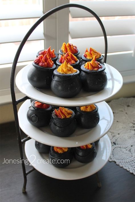 Cauldron Cakes Harry Potter Recipe, Harry Potter Christmas Desserts, Cauldron Cakes Recipe, Sorting Hat Cheese Ball, Caldron Cakes Harry Potter, Cauldron Cakes Harry Potter, Harry Potter Themed Coffee Shop, Caldron Cakes, Diy Harry Potter Cake