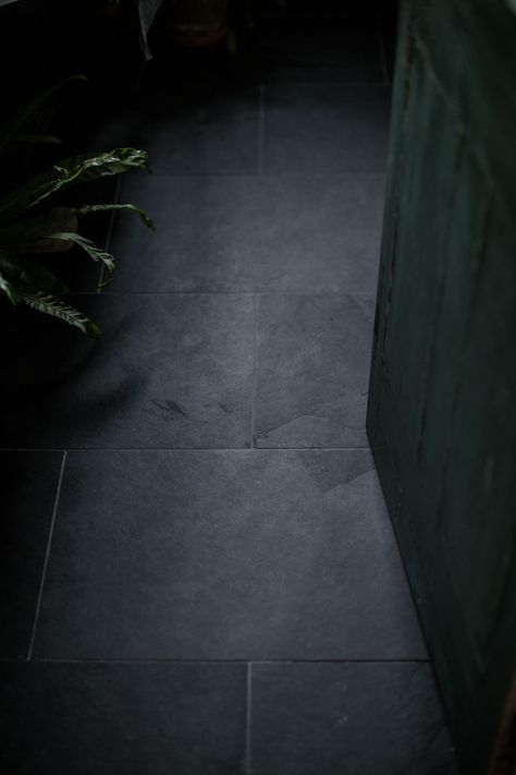 Black Stone Floor Bathroom, Porcelain Slate Floor Tile, Dark Stone Bathroom Floor, Dark Floor Tiles Bathroom, Slate Floors Bathroom, Slate Wall Bathroom, Dark Slate Tile Bathroom, Dark Bathroom Floor Tile Ideas, Dark Slate Bathroom