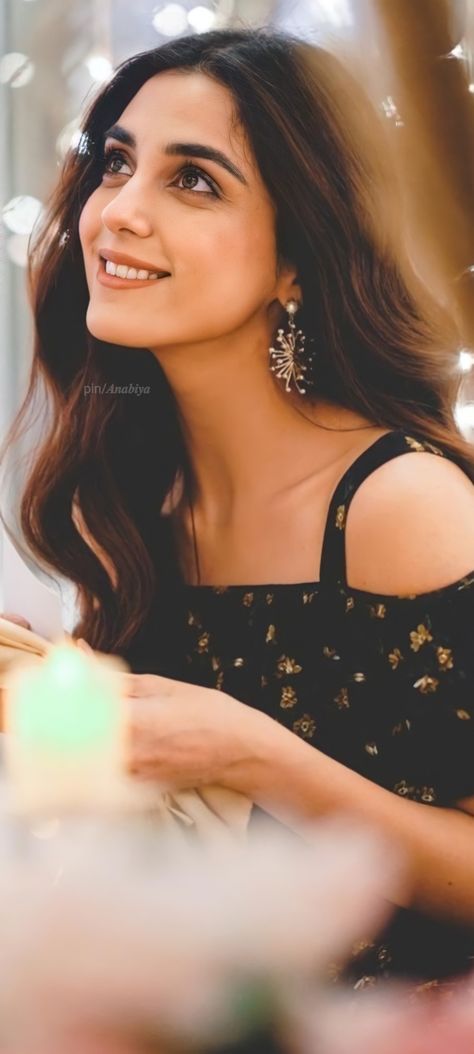 Maya Ali Pics, Ali Pic, Ishq Vishq, Pakistani Beauty, Girl Dps, Maya Ali, Pakistani Celebrities, Creative Portrait Photography, Poses Photography