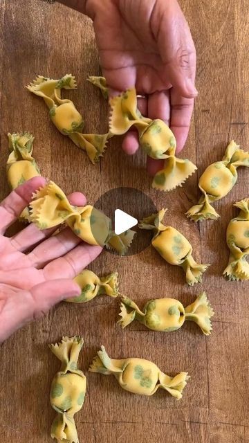 3 Cheese Ravioli Recipes, Caramelle Pasta Recipe, Ravioli Filling Ideas, Yacht Food, Fun Party Food Ideas, Heart Shaped Pasta, Homemade Pasta Noodles, Ravioli Recipe Homemade, Beautiful Pasta