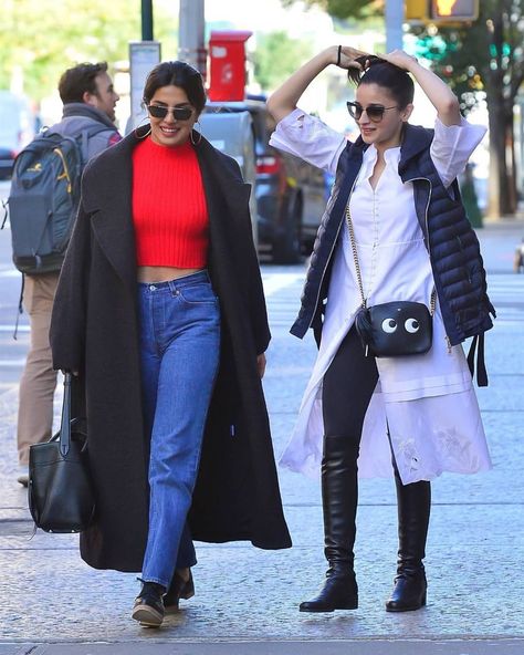 Priyanka Chopra News on Instagram: “Priyanka with Alia earlier today in NYC. 😍❤️ (PC: @priyankanetwork ) #priyankachopra #aliabhatt” Casual College Outfits, Everyday Fashion Outfits, In Sync, Street Style Winter, Alia Bhatt, Priyanka Chopra, Bollywood Celebrities, Casual Street Style, College Outfits