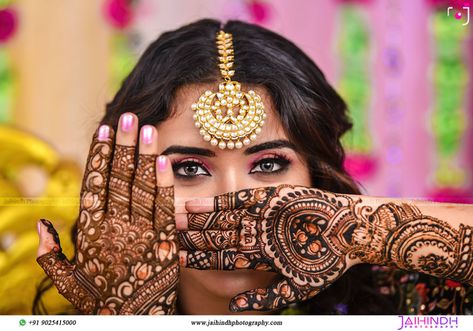 Mehandi Ceremony Photography, Mahendi Photography Poses, Dulhan Mehndi Pose, Mehendi Photography Photo Shoot, Mehndi Photography Poses, Bride Mehndi Poses, Mehandi Photography Brides, Mehndi Shoot Wedding Photography, Mehndi Poses Photography