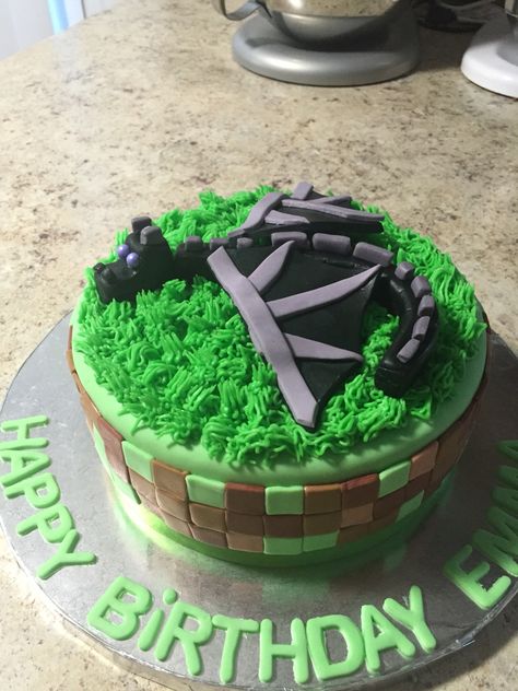 Enderdragon mine craft cake Minecraft Ender Dragon Cake, Enderdragon Cake, Minecraft Warden Cake Ideas, Ender Dragon Cake, Minecraft Dungeons Cake, Warden Minecraft Birthday Cake, Minecraft Diamond Cake, Minecraft Cakes, Ender Dragon