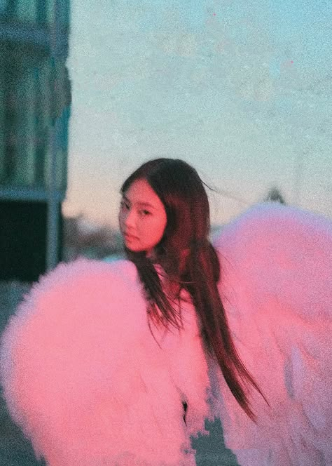 Jennie It Girl, Jennie Core, It Girls Aesthetic, Nose Tip, Jennie Solo, Feminine Face, Miss Jennie Kim, Solo Photo, Small Face