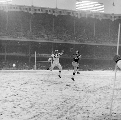 Classic NFL Photos - Sports Illustrated Vintage Nfl Aesthetic, Iconic Football Photos, Nfl Aesthetic, Nfl Football Pictures, Nfl Photos, Football Photos, Football Pictures, Nfl Players, Sports Photos