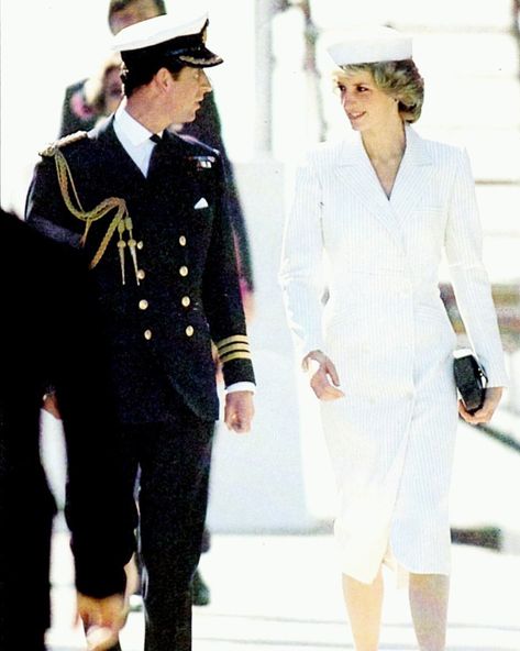 Image may contain: one or more people and people standing Sailor Hat Outfit, Italy In April, La Spezia Italy, Princess Diana Hair, Prince Charles And Diana, Kate Middleton Wedding, Princess Diana Fashion, Princess Diana Family, Queen Of