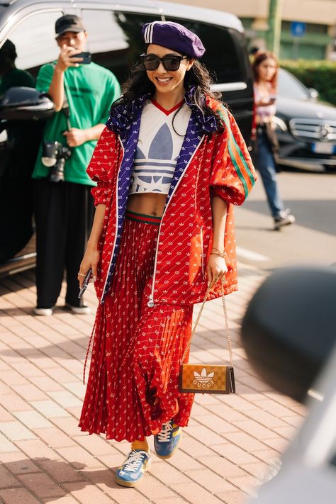 Fashion Week Spring Summer 2023, Street Style Outfits Casual, Milan Fashion Week Street Style, Simple Fall Outfits, 90s Fashion Outfits, Quirky Fashion, Fall Outfit Ideas, Spring Summer 2023, Thrift Fashion