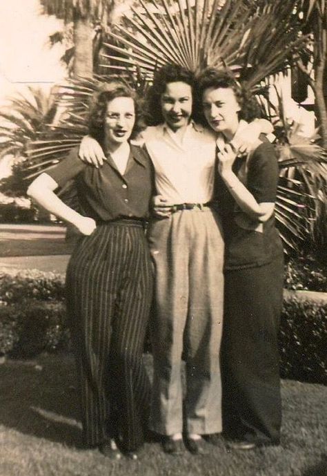 1940s vintage Photo/Snapshot of women in trousers/ pants / 1940s Fashion Inspiration #1940s #1940sfashion #pants #trousers #vintagestyle #vintagephotography 1940s Workwear Women, 1940s Working Women, 1940s Aesthetic, Wwii Fashion, 40s Outfits, Radium Girls, 1940s Women, Blithe Spirit, Fashion 1940s