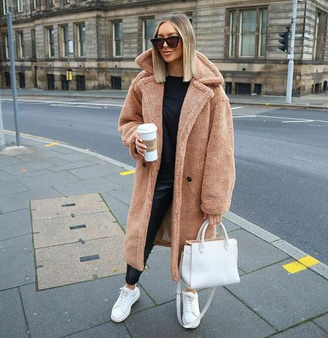 Alexx Coll, Teddy Coat Outfit, Winter Workwear, Teddy Bear Coat, Trench Coat Outfit, Puffer Coats, Bear Coat, London Outfit, Modesty Fashion