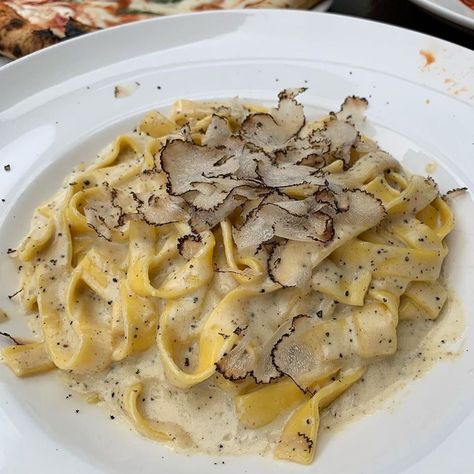 Pasta With Truffles, Truffle Pasta Aesthetic, Truffle Aesthetic, Truffles Pasta, Truffle Pasta Recipe, Pasta Truffle, Truffle Ravioli, Seasoned Food, Dream Sleepover