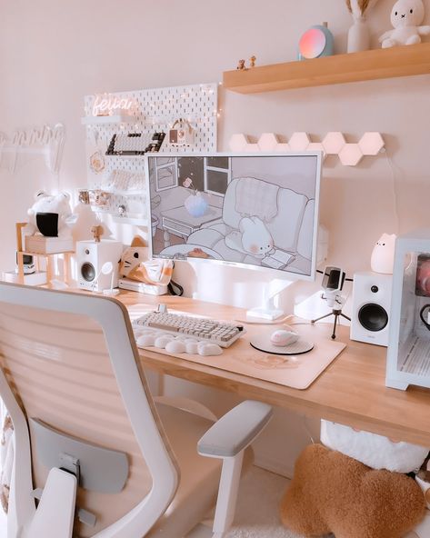 Feya ✨ (@cozyfeya) on X Cute Gaming Desk, Desktop Aesthetic Setup, Pc Desk Cute, Kawaii Desk Setup Office, Kawaii Desk Setup Study, Aesthetic Desk Setup Anime, Cozy Desk, Desk Layout, Cozy Home Office