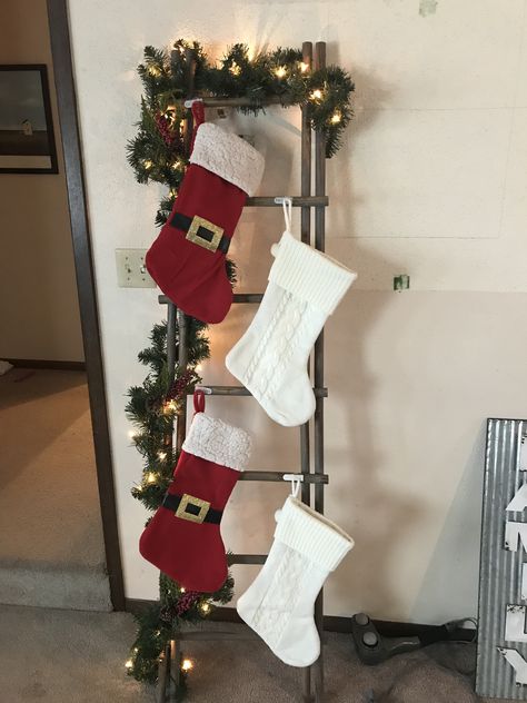 Christmas Ladder Decor, Christmas Ladders Ideas, Christmas Ladder, Wooden Ladders, Blanket Ladders, Pretty Christmas Decorations, Christmas Decorations Apartment, Christmas Stockings Diy, Christmas Apartment