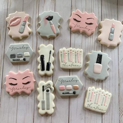 Spa Cookies, Polish Cookies, No Bake Sugar Cookies, Pastry Design, Sugar Cookie Royal Icing, Spa Birthday Parties, Spa Birthday, Funny Birthday Cakes, Soft Sugar Cookies