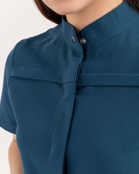 Custom Nurse Uniforms Spandex Hospital Uniforms Medical Scrubs Fashion Scrubs Uniforms Sets #scrubs #scrub #scrubstyle #uniformscrubs #uniform #hospital #hospitaluniforms Therapists Office, Medical Scrubs Fashion, Doctor Dentist, Medical Scrubs Outfit, Scrub Style, Green Scrubs, Scrubs Outfit, Hospitality Uniform, Scrubs Uniform