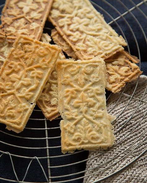 Goro : Sons of Norway Norwegian Sweets, Scandinavian Cookies, Viking Recipes, Scandinavian Baking, Norwegian Cookies, Rosette Cookies, Norway Food, Norwegian Cuisine, Norwegian Recipes