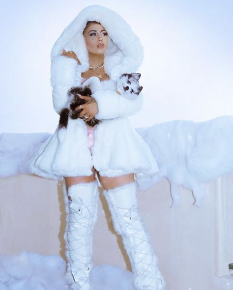 Kali Uchis Updates on Twitter: "… " Mother Kali, Kali Uchis, Snow Angels, Oui Oui, Fav Celebs, Shakira, Inspirational Women, Passion For Fashion, Pretty Outfits