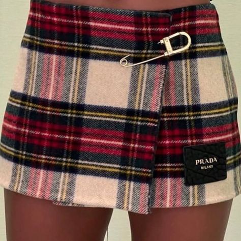 Prada Skirt, Prada Mini, Rok Mini, Skirt Mini, Plaid Skirt, Mode Vintage, Looks Style, Fashion Killa, Skirt Outfits