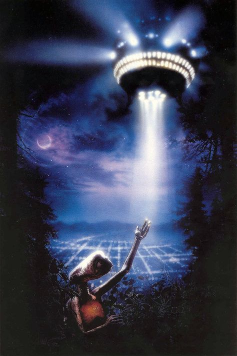 Drew Struzan, E T The Extra Terrestrial, Et Phone Home, Ufos Are Real, Et The Extra Terrestrial, Best Movie Posters, Extra Terrestrial, Wallpaper Space, Photo Wall Collage