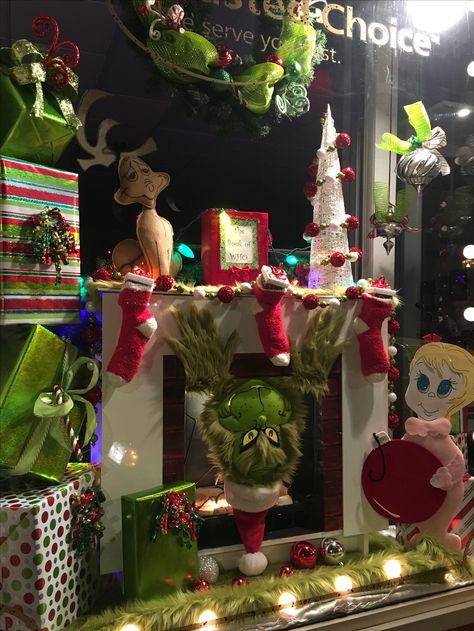 Grinch Window Display Ideas, Grinch Christmas Display, Grinch Store Window Display, Grinch Library Decorations, Grinch Window Display, Grinch Theme Office Cubicle, Grinch Who Stole Christmas, Office Window, Retail Windows