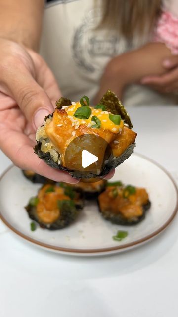 Gabriela 🫶🏼 on Instagram: "Baked salmon cups 👏🏼 my kids LOVED these. recipe⬇️ receta ⬇️

Ingredients:
1 lb salmon
Nori sheets
1 cup of rice 🍚 
3 tbsp spicy mayo 
2 tbs teriyaki or soy sauce. 
Sesame seeds
Green onions

Bake at 400° F for 25 min. 
let cool , garnish with more spicy mayo, sesame, and green onion. 

Ingredientes:
1 libra de salmon
 Hojas de nori
1 taza de arroz 
3 cucharadas de mayonesa picante
2 cucharadas de salsa teriyaki o soya
Semillas de sésamo
Cebollas verdes 

Hornear a 400° F por 25 min. 
Deja enfriar , y hecha más mayonesa picante, las semillas de sésamo, y cebolla verde 

#asmr #asmrfood #asmrcooking #gabrielavlogs #gabrielamkv #gabrielavlogs #recipe #receta #salmonrecipe #salmoncups #easyrecipe #recetafacil" Salmon Cups, Nori Sheets, Sushi Co, Spicy Mayo, Cup Of Rice, Sushi Recipes, Baked Salmon, 1 Cup, Sauce