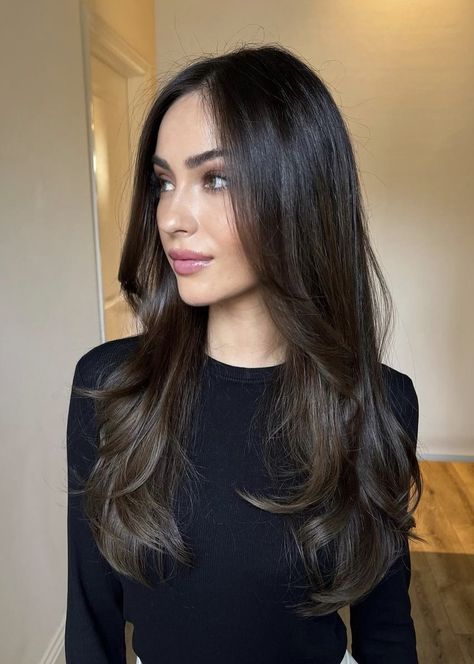 Brunette Hair Cuts, Rambut Brunette, Brown Hair Looks, Brown Hair Inspo, Hair Inspiration Long, Layered Haircuts For Medium Hair, Hairstyles For Layered Hair, Haircuts For Medium Hair, Haircuts Straight Hair