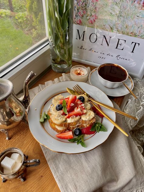 Author Photography, Strawberry Photo, Food Esthetics, Study Vibes, Breakfast Aesthetic, Good Morning Breakfast, Granola Breakfast, Parisian Lifestyle, Life Aesthetic