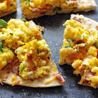 Egg Pizza Recipes, Breakfast Brunch Ideas, Easy Breakfast Pizza, Egg Pizza Breakfast, Pepperoni And Cheese, Breakfast Tortilla, Family Friendly Breakfast, Delicious Pizza Recipes, Ham Breakfast