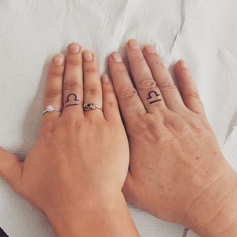 Matching Libra Tattoos, Libra Finger Tattoo, Auntie Tattoo, Libra Tattoos, Tattoo 2022, Libra Tattoo, Cute Tiny Tattoos, Symbolic Tattoos, Piercing Tattoo