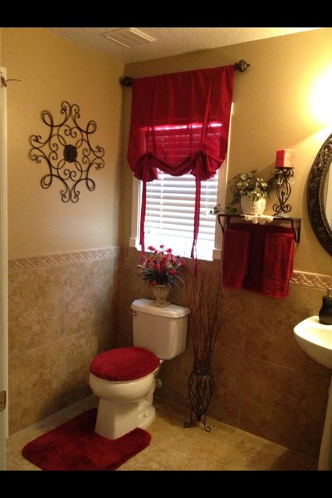 Red & beige Bathroom Red And Gold Bathroom Ideas, Red And Cream Bathroom, Red Black And Gold Bathroom Ideas, Red And Gray Bathroom Ideas, Bathroom Decor Red And Black, Red Bathroom Accessories, Red Bathroom Decor, Paris Bathroom, Beige Christmas