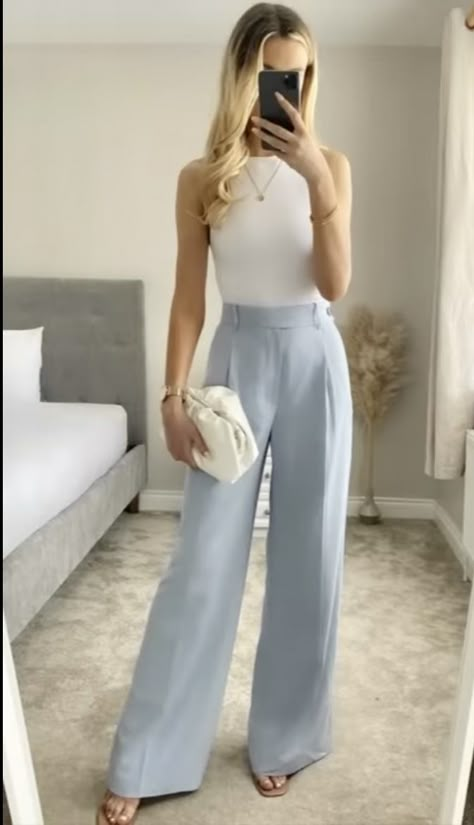 Blue Pantalon Outfit, Light Blue Trouser Outfit Women, What To Wear With Blue Pants, Light Blue Slacks Outfit Women, Blue Trouser Outfit Women, Light Blue Trousers Outfit, Outfits Con Azul, Blue Pants Outfit Ideas, Light Blue Pants Outfit