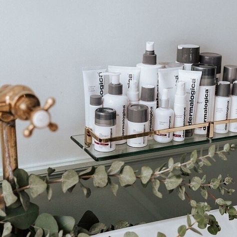 Dermalogica Aesthetic, Esthetics Instagram, Skincare Consultation, Esthetician Aesthetic, Esthetics Room, Medical Aesthetics, Free Skincare, Spa Set, Natural Facial