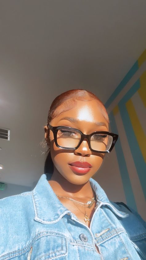 MB on Twitter: "4 eyed cutie… " Glasses Inspiration, Pretty Dark Skin, Chic Glasses, Big Glasses, Aesthetic Memes, Fashion Eye Glasses, Girls Hairstyles Braids, Stylish Glasses, Ideas For Instagram Photos